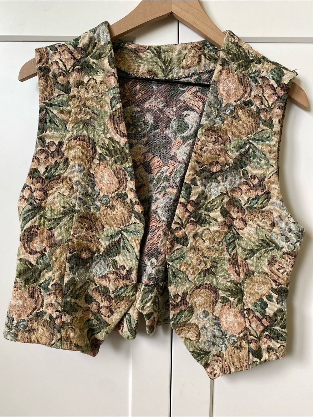 Tapestry Floral Cropped Vest - Green & Tan